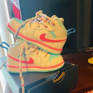 Toddler Jordan 1s like new 6c